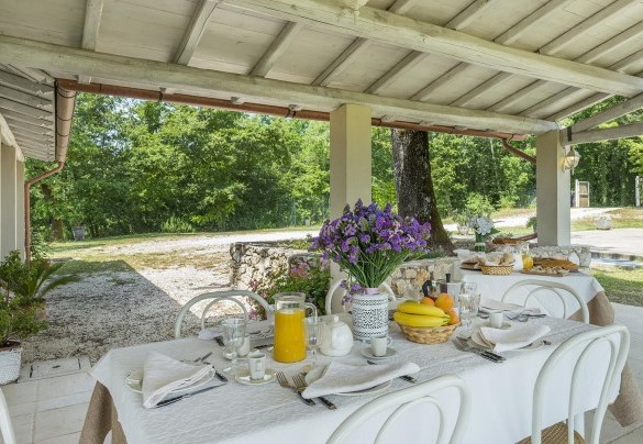 The large porch with the table prepared for outdoor breakfasts - Villa La Corte 