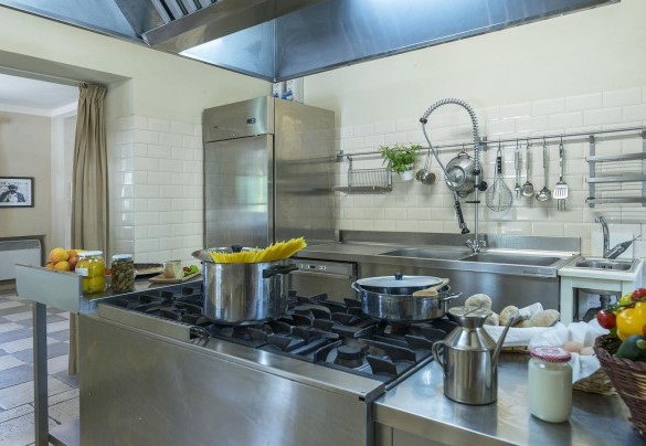 The fully equipped professional kitchen iwith convenient access to the dining room - Villa La Corte 