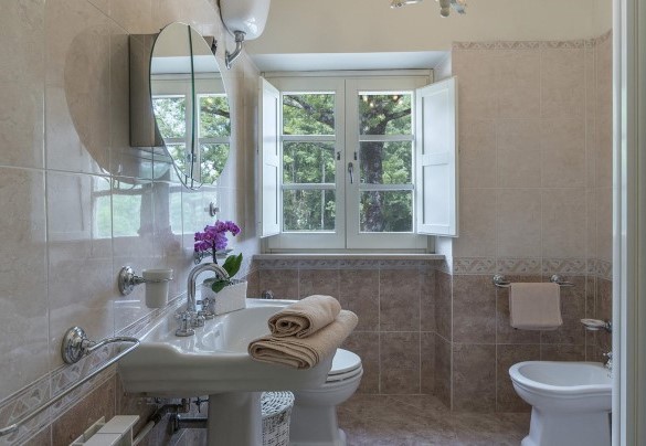 Bathroom with shower  n.2 close to bedroom n.2 and bedroom n.3 - Villa La Corte 6