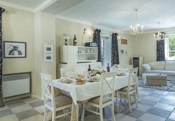The cozy dining room and in the background the living area - Villa La Corte 