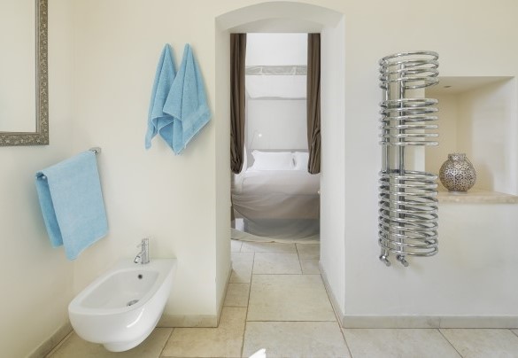 Bagno con doccia, en-suite della camera matrimoniale - Villa La Dolce Vita