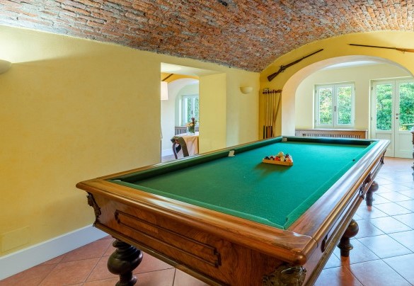  area used for playing billiards on the basement - Villa La Dolce