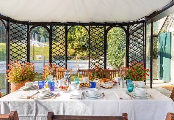 A winter garden used as a dining area is located near the swimming pool and is also connected to the living room - Villa La Dolce