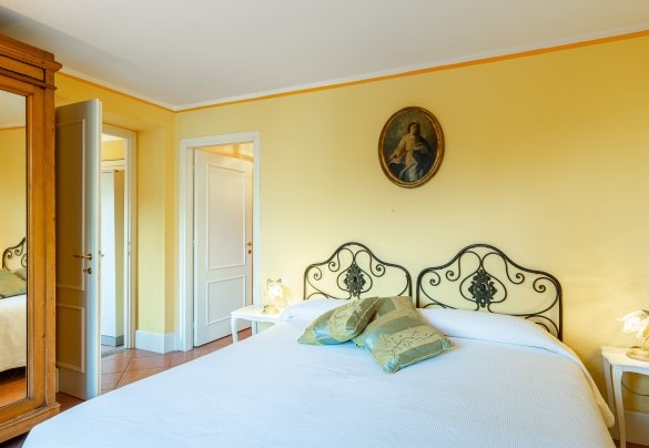 Double bedroom with en-suite bathroom on the basement - Villa La Dolce