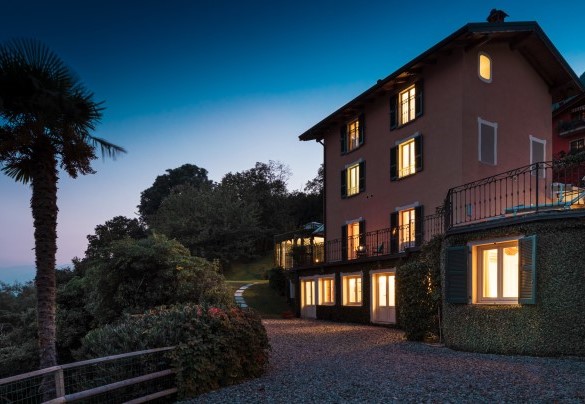 Villa La Dolce is an old, 19th century stone residence that has been recently restored, maintaining the typical Larian architectural style - Villa La Dolce