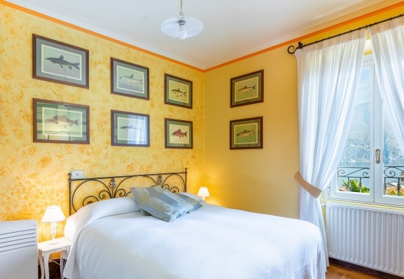 Double bedroom with en-suite bathroom - Villa La Dolce