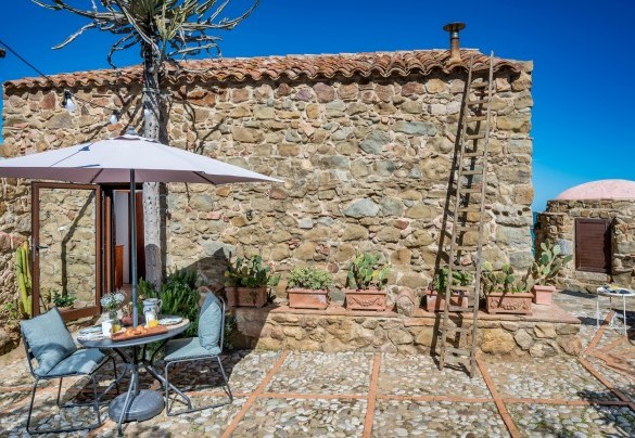 La zona pranzo esterna - Villa La Giara