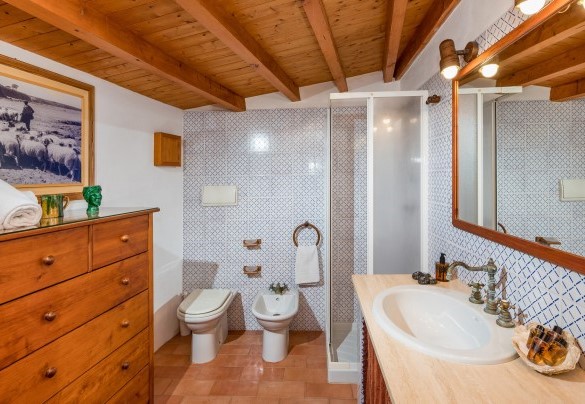The bathroom is on the ground floor - Villa La Giara