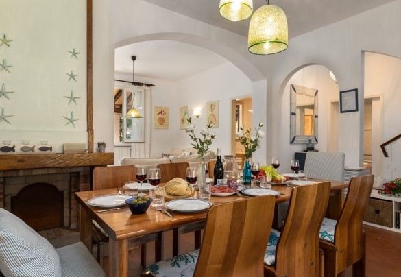 Table and chairs in the dining area - Villa La Meridiana
