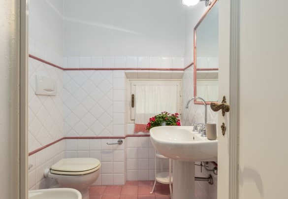 Bathroom on ground floor - Villa La Meridiana