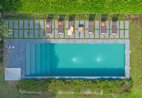 The swimming pool open from the first Saturday in May until the first Saturday in October - Villa La Meridiana