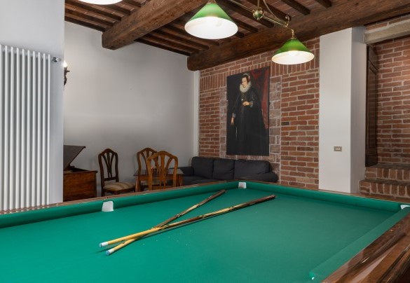 La sala biliardo al piano seminterrato - La Monarca