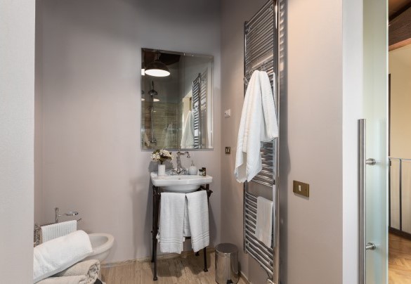 Bagno en suite con doccia n 7 al secondo piano - La Monarca