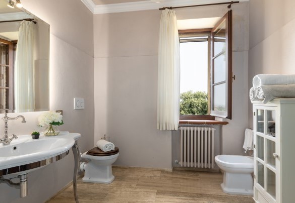 Bagno en suite con doccia n. 4 al primo piano - La Monarca