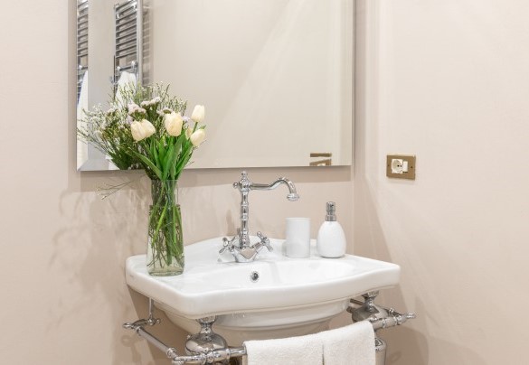 Bagno en suite con doccia n. 4 al primo piano - La Monarca