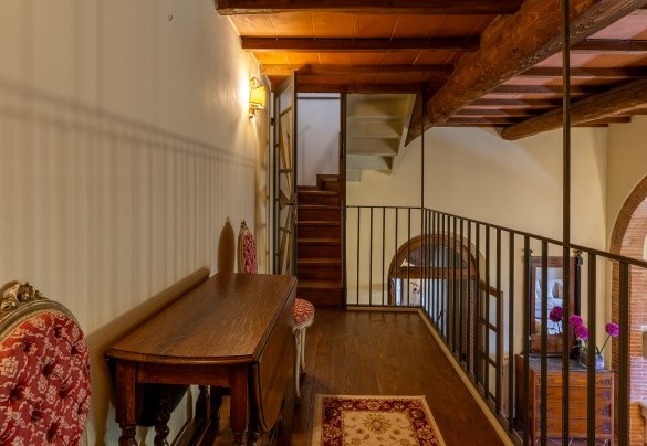 La scala di accesso alla torre - La Monarca