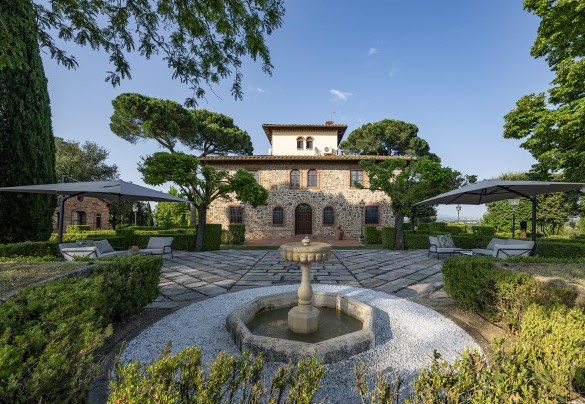 Area relax di fronte alla villa - La Monarca