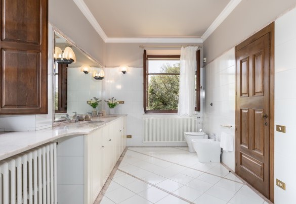 Bagno ensuite n. 3 con vasca idromassaggio al primo piano - La Monarca