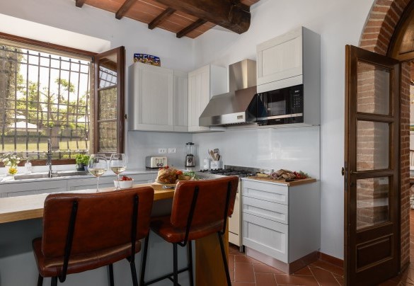 La cucina attrezzata al piano terra - La Monarca