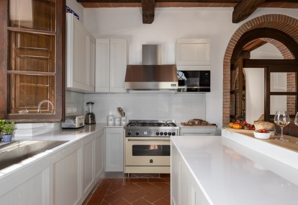 La cucina attrezzata al piano terra - La Monarca