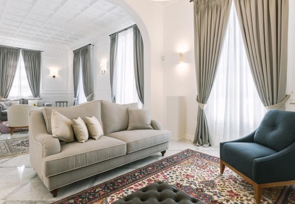 The elegant living room with a fireplace on the ground floor - Villa La Perla Bianca