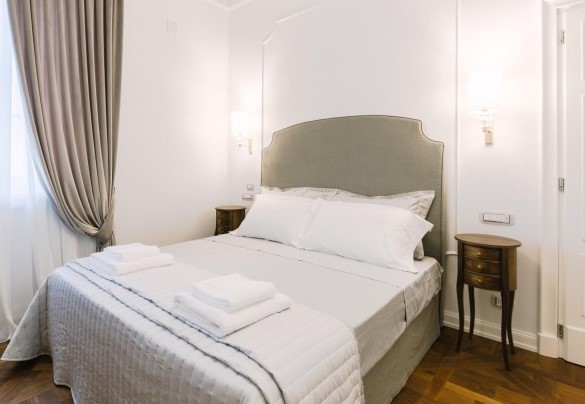The lovely ground floor master bedroom - Villa La Perla Bianca
