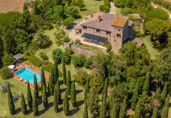 The property is situated on the gentle hills near Todi - Villa La Pizzichina 