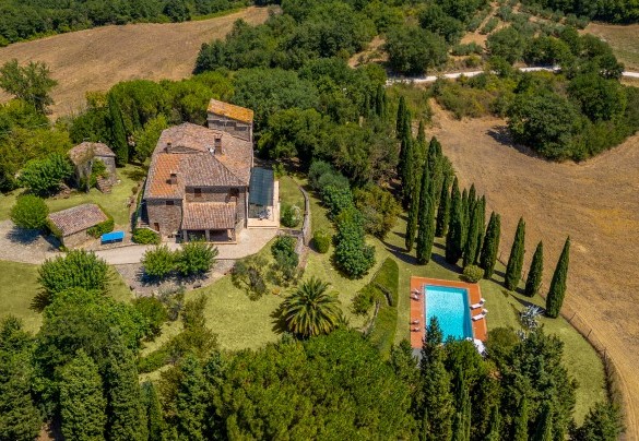 The imposing property seen from above - Villa La Pizzichina