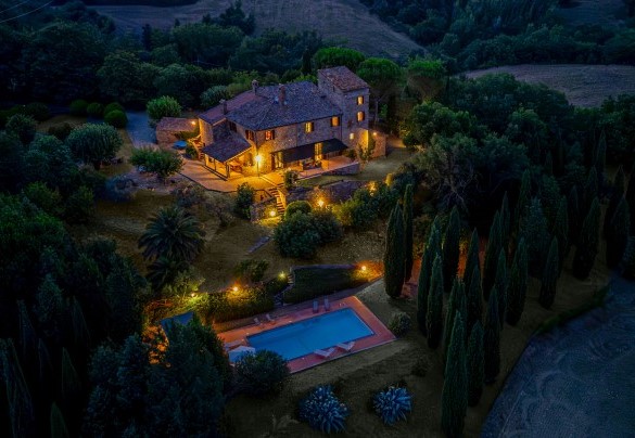 The imposing property seen from above - Villa La Pizzichina