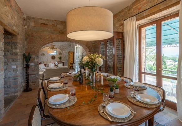 Dining area with the table set up for important lunches - Villa La Pizzichina