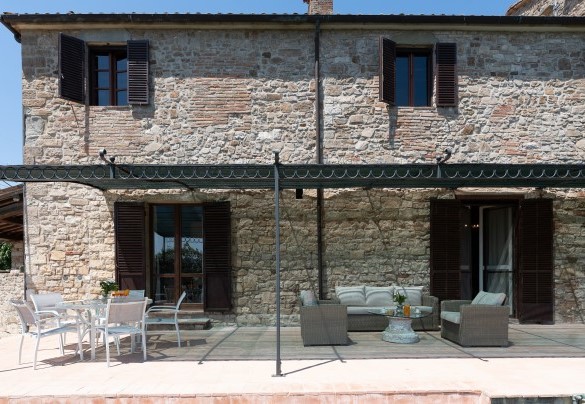 The stone house seen from the garden - Villa La Pizzichina 