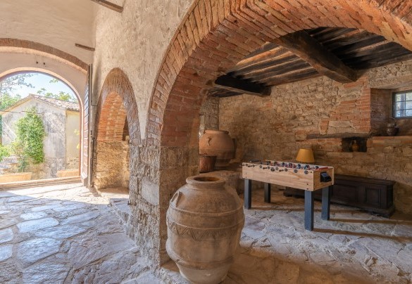 The cellar is the oldest part of the house, equipped with table football - Villa La Pizzichina  