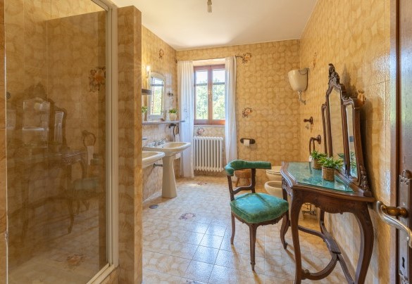 En suite bathroom with shower n.3 on the first floor - Villa La Pizzichina