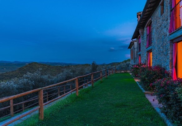 The farmhouse surrounded by a well-kept lawn – Villa La Poiana 10  