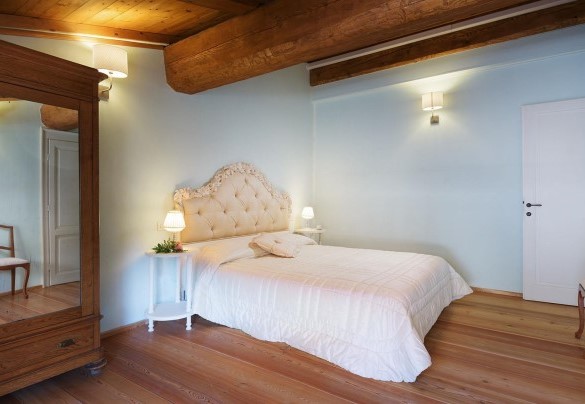 Double bedroom n.2 on the first floor with en-suite bathroom – Villa La Poiana 10