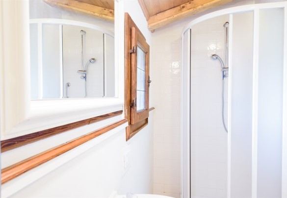 Bathroom with shower n.3, en-suite at the bedroom n.3 – Villa La Poiana 10