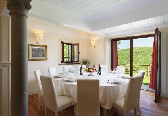 The elegant, bright and panoramic dining area – Villa La Poiana 10
