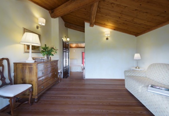 The living room of the double bedroom n.5 – Villa La Poiana 10