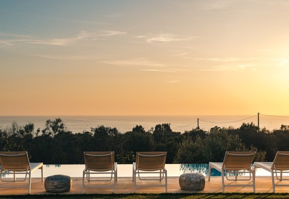 La piscina sarà aperta dall’ultimo sabato di aprile fino al primo sabato di ottobre – Villa la Pupazza