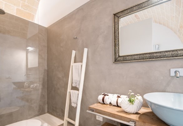Bagno con doccia n.2, en suite della camera matrimoniale n.2 - Villa La Pupazza