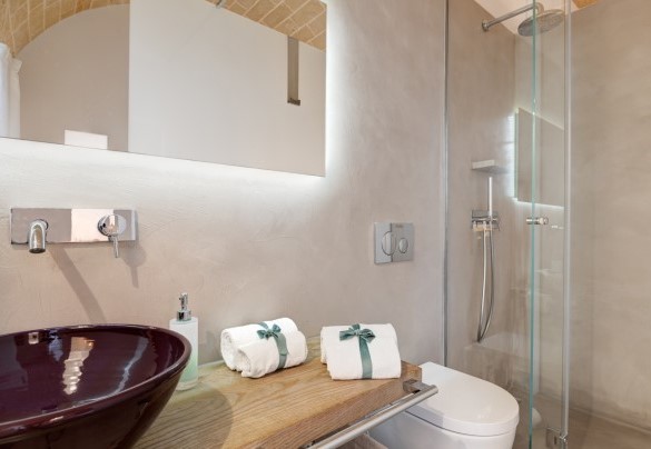Bagno con doccia n.3, en suite alla camera matrimoniale n.3 - Villa La Pupazza