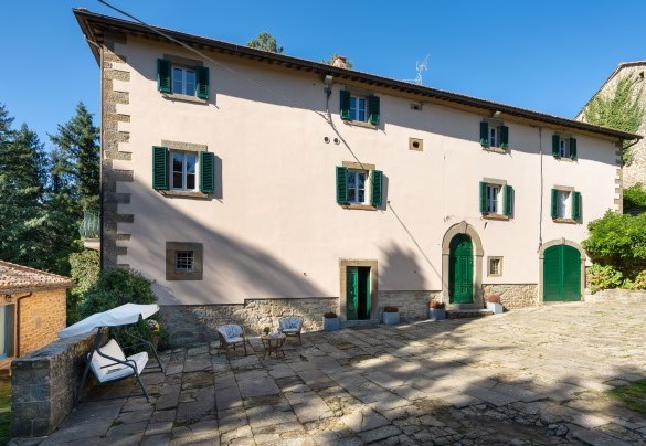 Cortile di ingresso con area lounge - Villa La Rassinata
