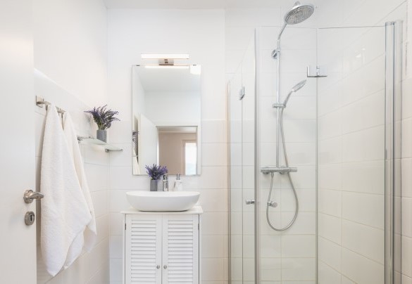 Bagno con doccia n. 3 a servizio della camera matrimoniale n. 3 al piano terra – Villa Laconella