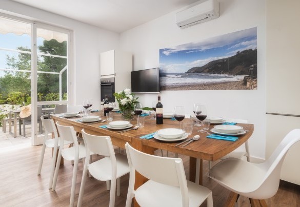 Zona giorno n. 1 al piano terra con accesso dall’esterno – Villa Laconella