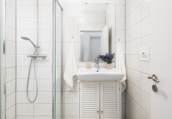 Bagno con doccia n.2 a servizio della camera matrimoniale n. 2 al piano terra – Villa Laconella