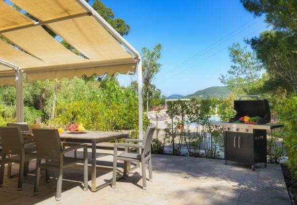 Gli ambienti esterni sono dotati di ogni confort – Villa Laconella