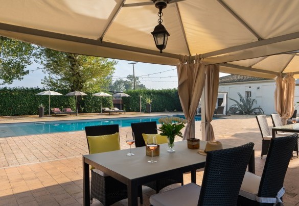 I gazebo di fronte la piscina - Villa Laguna