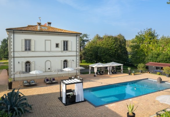 La piscina misura 16 x 6,5 m - Villa Laguna