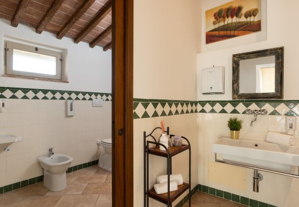 Guest bathroom on the ground floor - Villa Le Beringhe