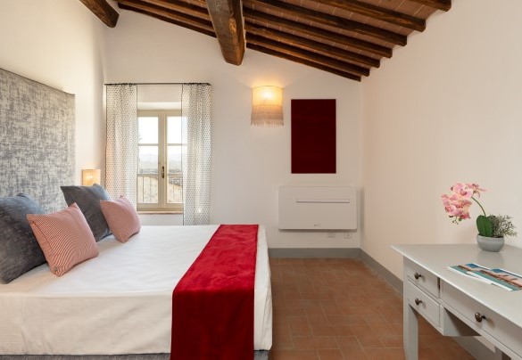 Double bedroom no. 8 (unit 5, first floor) - Villa Le Beringhe